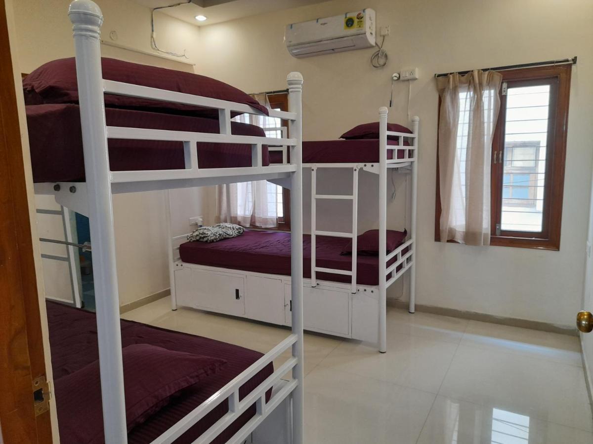 Nomads Nest Hostel Hyderabad Bilik gambar
